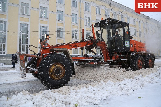 Дорожные службы Сыктывкара перешли на зимний режим работы 