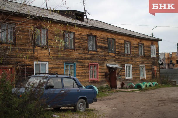 Жильцы общежития на Ярославской в Сыктывкаре рискуют провалиться под землю