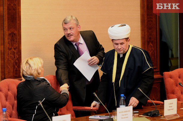 Сергей Гапликов и члены Общественной палаты обменялись просьбами
