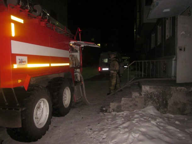 В Воркуте горел пятиэтажный дом, три человека спасены