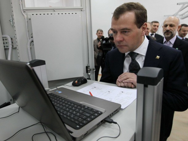 На обсуждение: «Медведев запретил закупки иностранного программного обеспечения для госнужд»