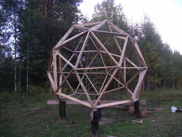 Учитель из Помоздино хочет построить в селе купольный каток