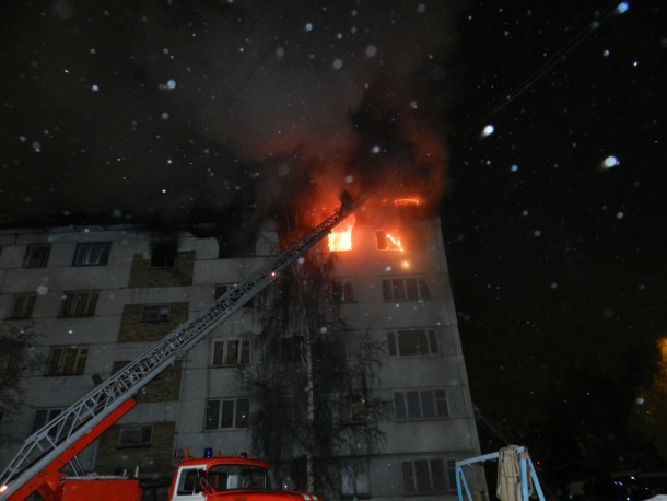 В Ухте приступили к ремонту горевшего дома на Севастопольской