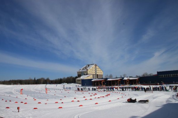 Сегодня на Открытом первенстве Коми по лыжным гонкам юноши и девушки бежали индивидуальную гонку