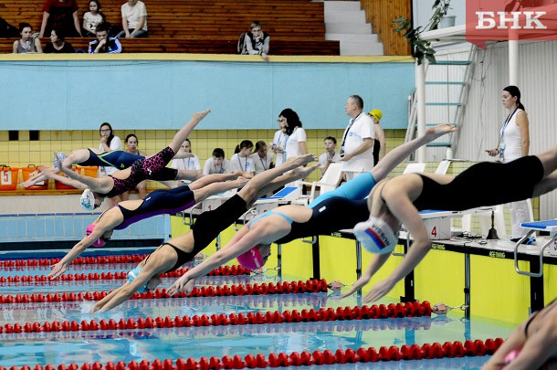 Во второй день окружных соревнований по плаванию в Сыктывкаре отличились республиканские пловчихи