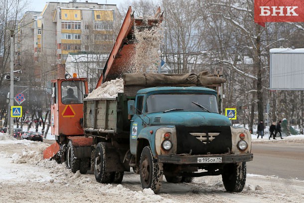 За ночь из Сыктывкара вывезено 3,5 тысячи кубометров снега