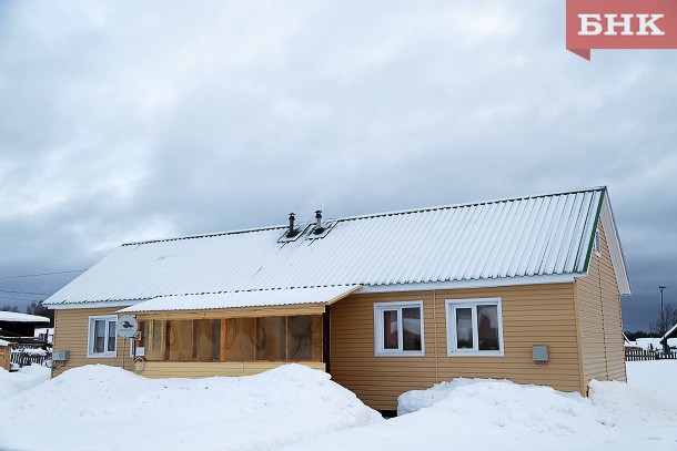 Сергей Гапликов в селе Подзь посетил дом, построенный в рамках программы переселения граждан из аварийного жилья