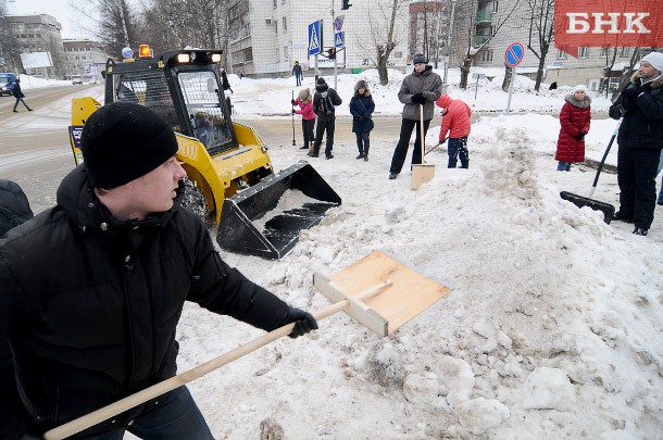 Более 2,5 тысячи кубометров снега было вывезено по итогам общегородского субботника 