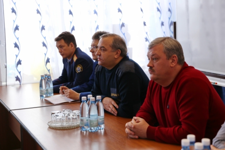Глава МЧС России Владимир Пучков встретился с родными и близкими горняков шахты «Северная»