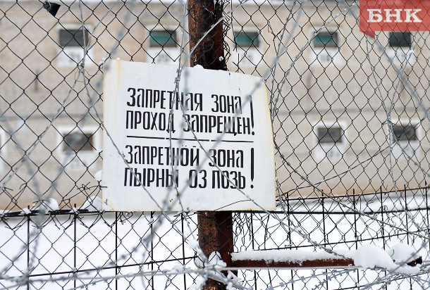 Сотрудник ухтинской колонии оштрафован на 1,8 миллиона рублей за пронос мобильников осужденным