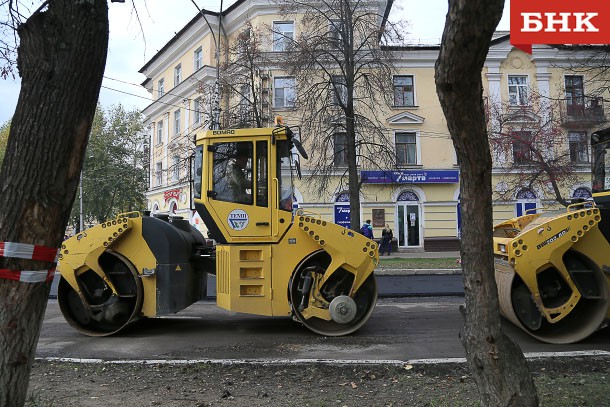 На ремонт дорог Сыктывкара не хватает 120 миллионов рублей, ямы начали закладывать брусчаткой