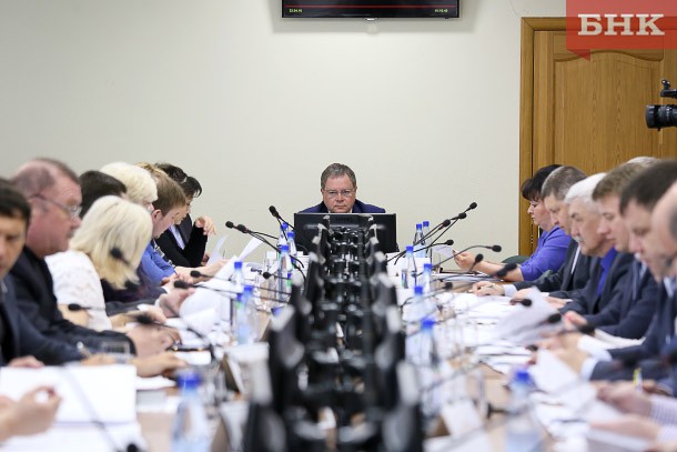 На субботнике сыктывкарские депутаты облагородят территории социальных учреждений