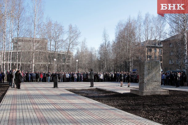 30-летие аварии на Чернобыльской АЭС в Сыктывкаре отметили у мемориального камня 