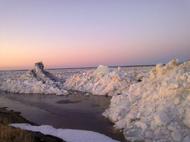 Затор льда возле Ёрмицы грозит подтоплением ближайшим селениям