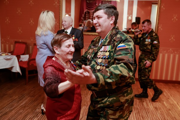 Нефтяники «ЛУКОЙЛ-Коми» организовали для усинских ветеранов праздничный вечер