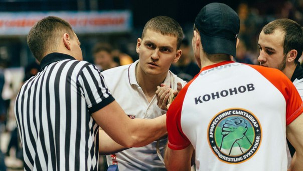Сыктывкарские армрестлеры добились успеха на всероссийских соревнованиях