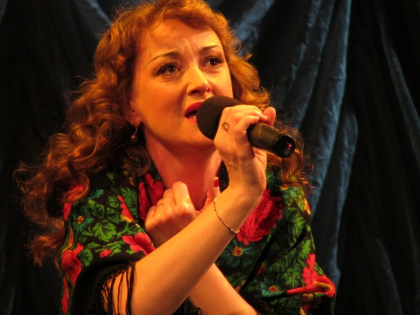 Актриса из Котласа «перепела» участников республиканского конкурса актерской песни