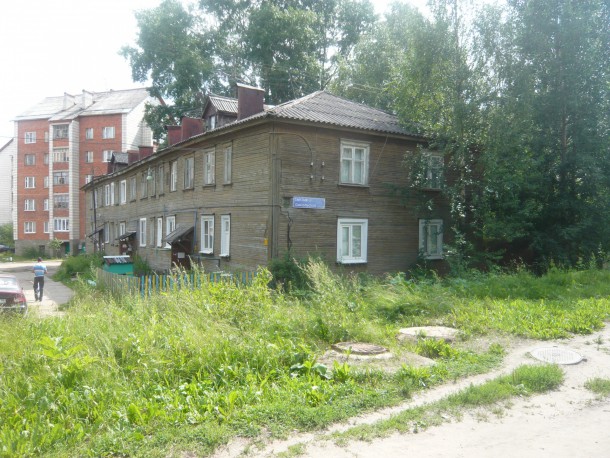 Жильцы дома №23 по Сысольскому шоссе в Сыктывкаре: «Дом скоро рухнет нам на голову»