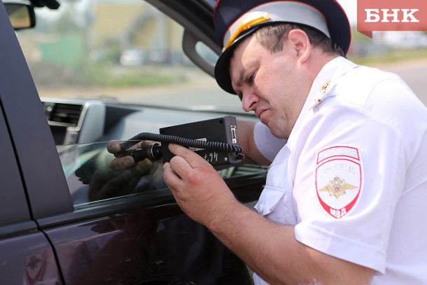 В июле в Сыктывкаре были пойманы около сотни машин с тонировкой