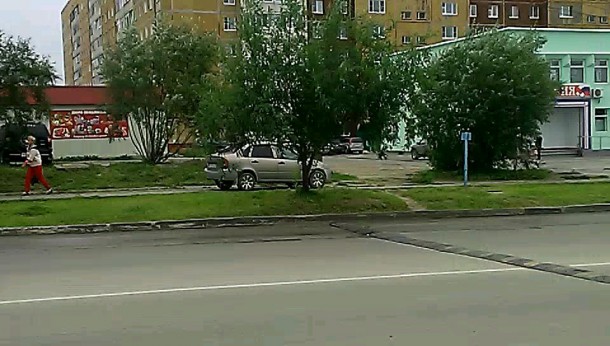 В Усинске нашли новый способ объезжать лежачих полицейских