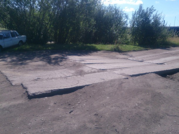 Интинцы сбросились по 100 рублей на ремонт дороги