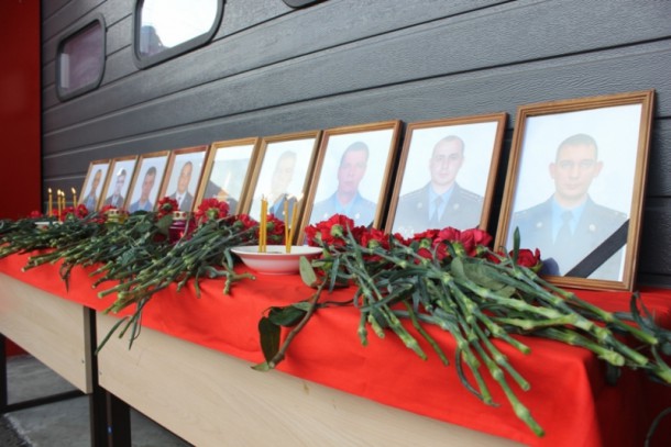 Пожарные Коми почтили память погибших московских товарищей