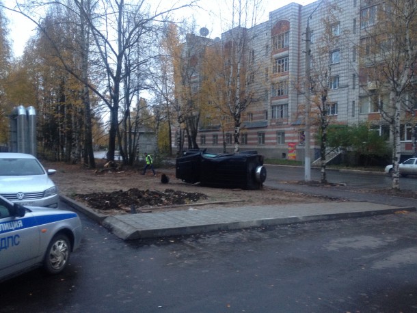 В Сыктывкаре водитель «Гелендвагена» спровоцировал аварию, в которой погиб его пассажир
