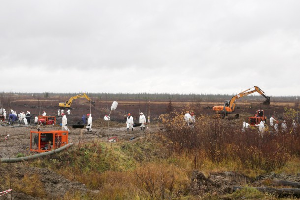 На очистке территории на Верхне-Возейском месторождении работают 63 человека – «ЛУКОЙЛ-Коми»