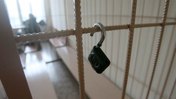 В Усть-Вымском районе по подозрению в получении взятки арестованы два сотрудника ОБЭП  