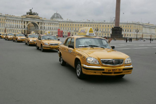 Петербуржец отправил наркотики в Коми на такси